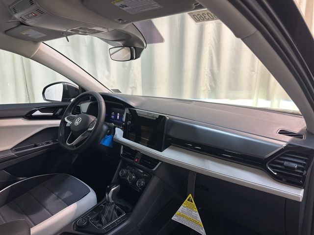 2025 Volkswagen Taos S photo 29