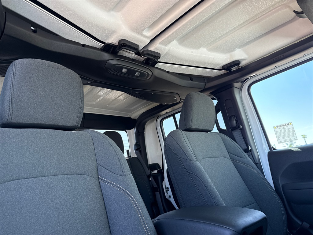 2025 Jeep Gladiator Willys photo 14