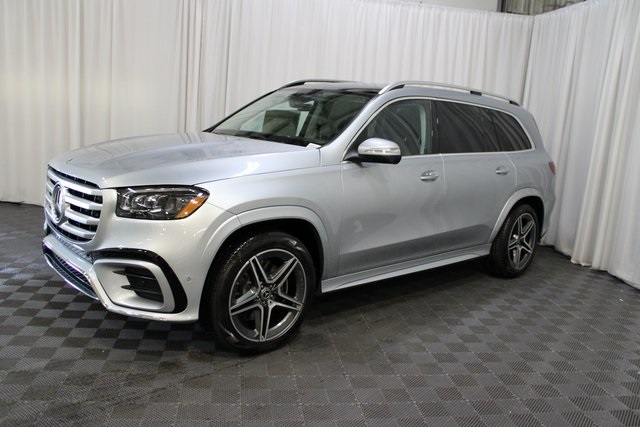 2026 Mercedes Benz GLS 450 4MATIC photo 2