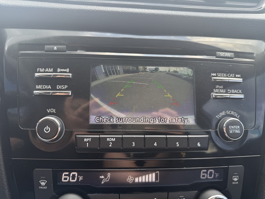 2017 Nissan Rogue SV photo 11