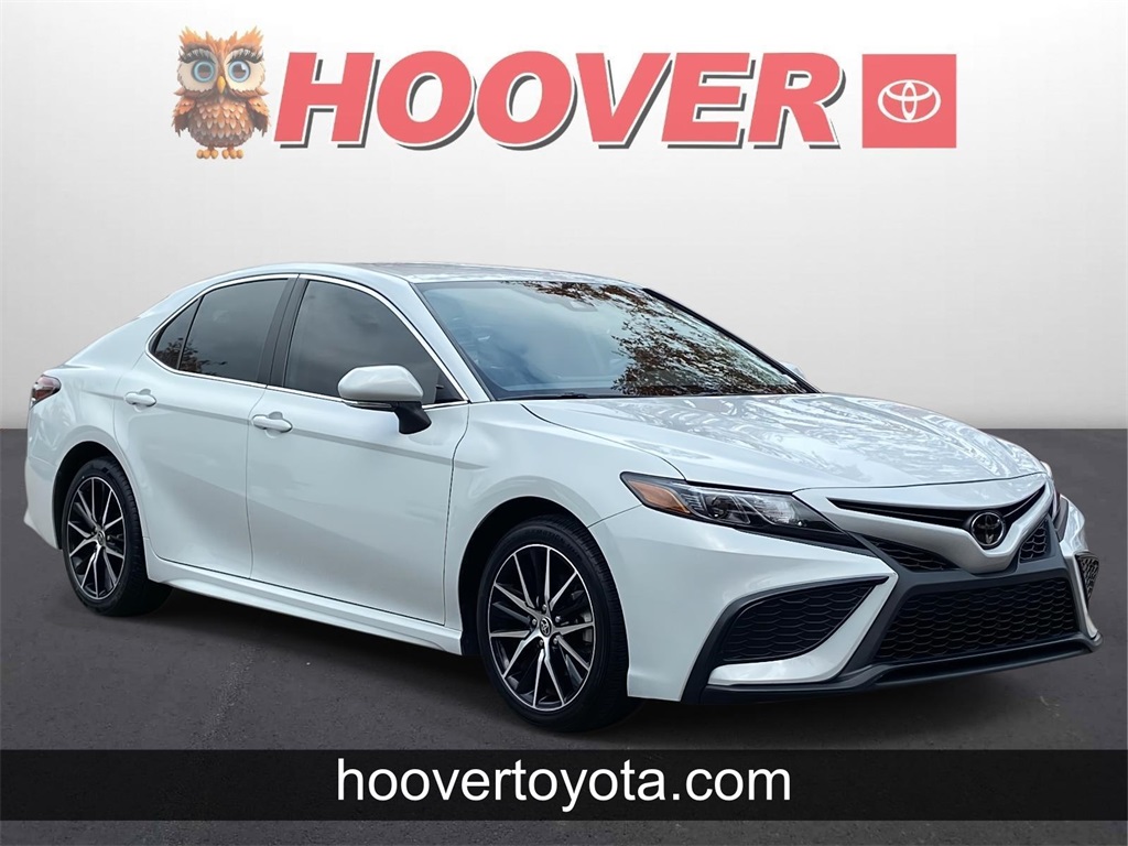 2023 Toyota Camry SE's photo