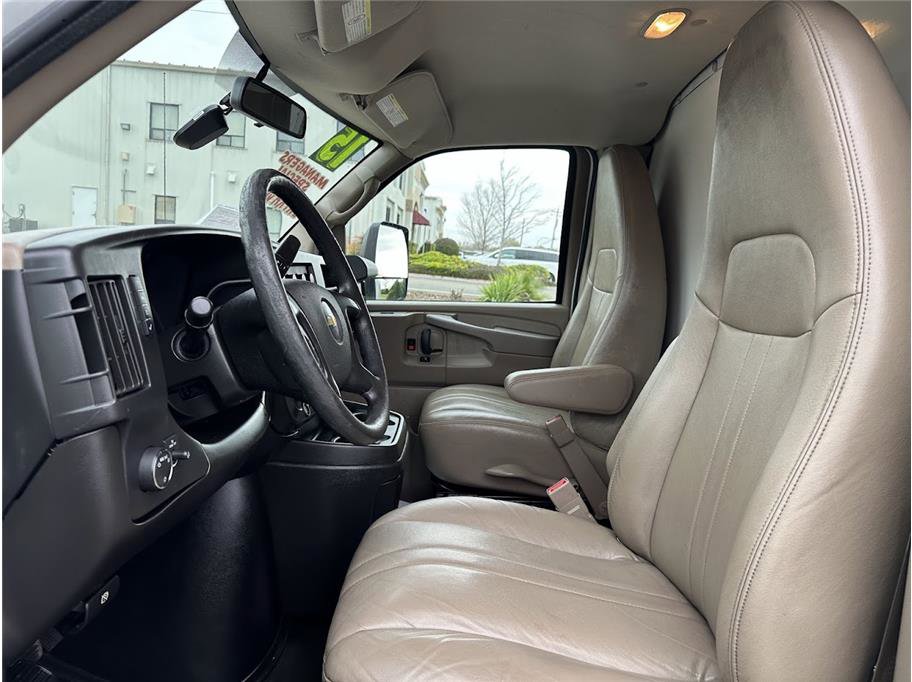 2015 Chevrolet Express Cutaway Van photo 12