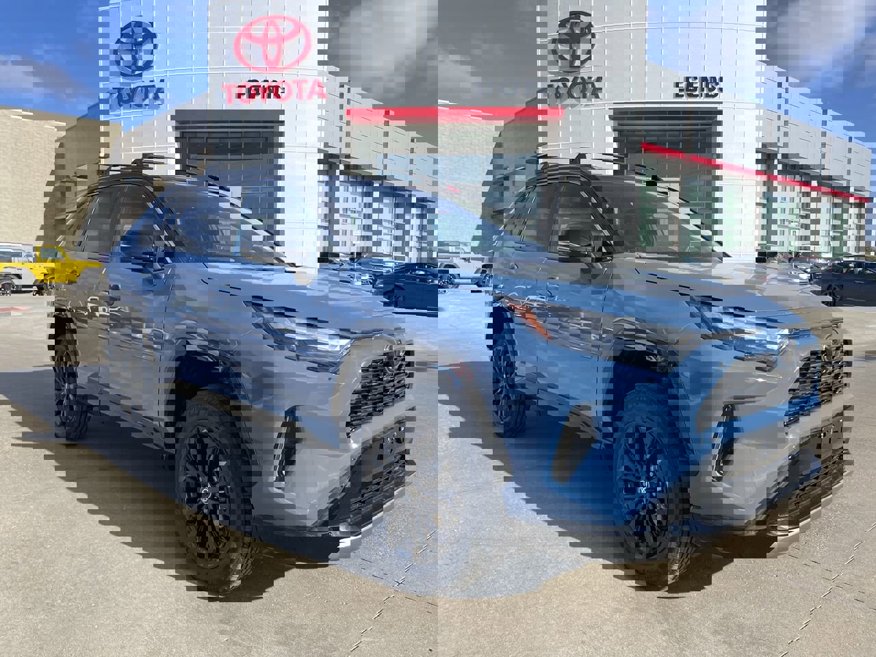 2025 Toyota RAV4 XSE's photo