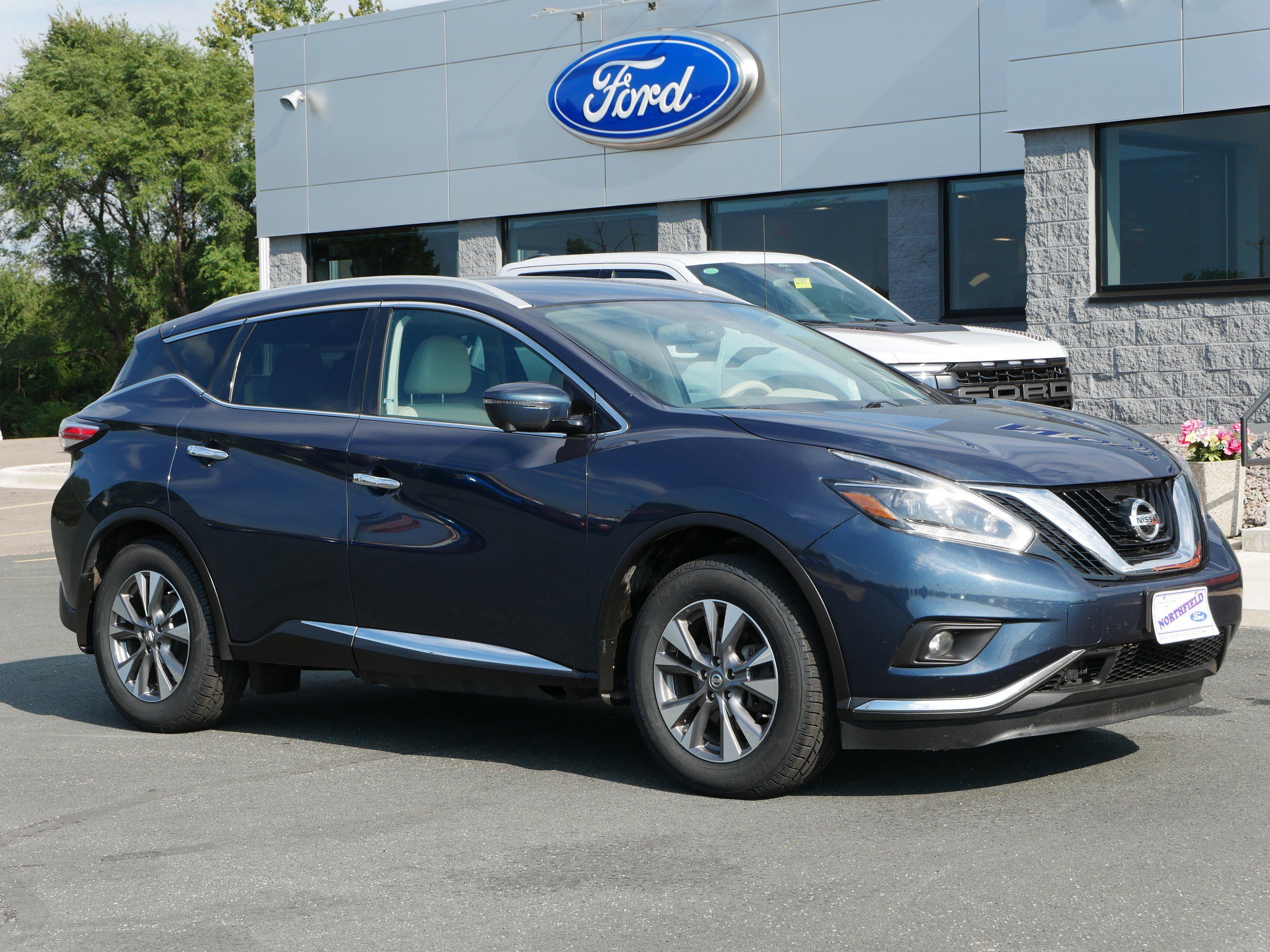 Used 2018 Nissan Murano SL with VIN 5N1AZ2MH7JN111005 for sale in Northfield, Minnesota