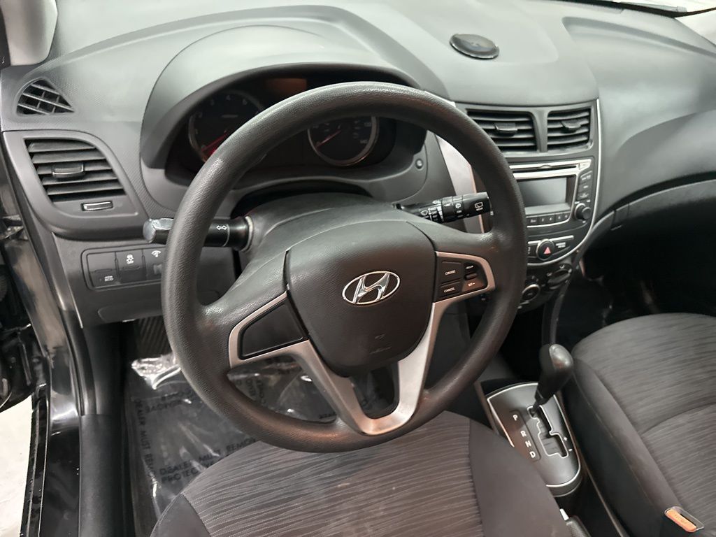 2015 Hyundai Accent GS photo 3