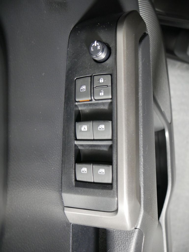 2022 Toyota Tacoma SR5 photo 27