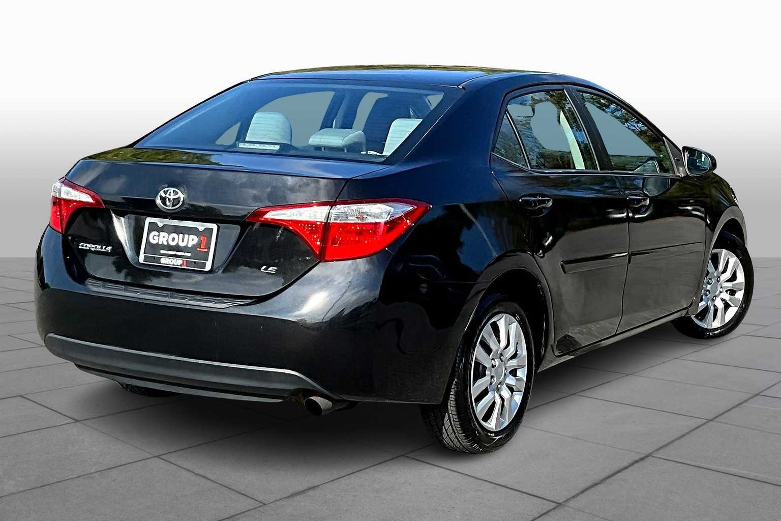 2014 Toyota Corolla LE photo 11