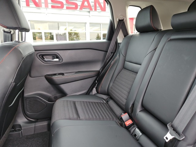 2026 Nissan Rogue SV photo 18