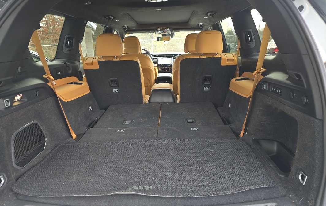 2024 Jeep Grand Cherokee L Summit Reserve photo 4