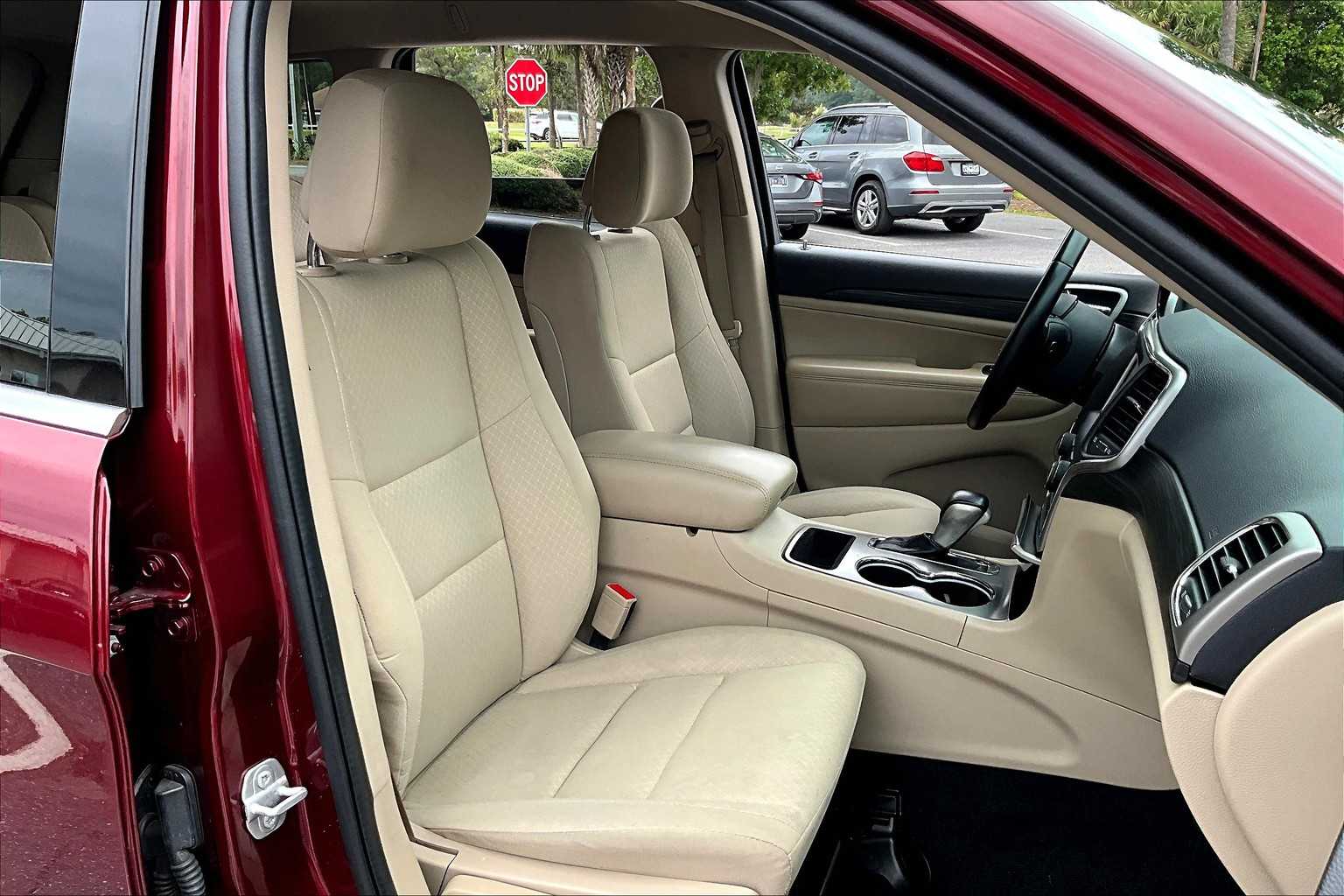2021 Jeep Grand Cherokee Laredo E photo 8