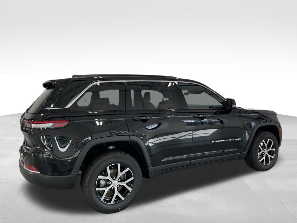 2025 Jeep Grand Cherokee Limited photo 3