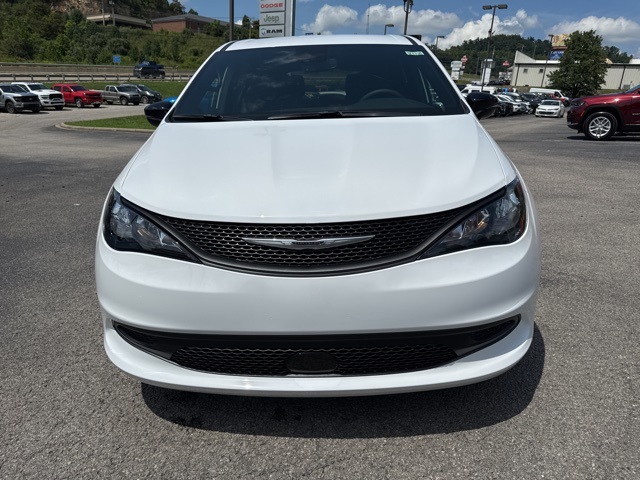 2025 Chrysler Voyager LX photo 7