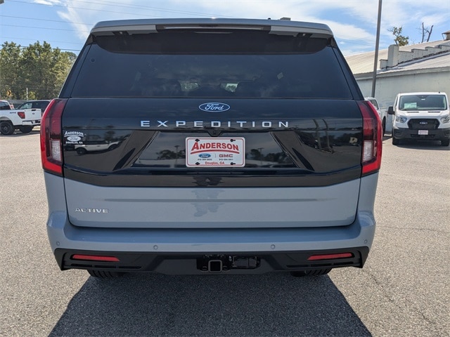 2025 Ford Expedition photo 3