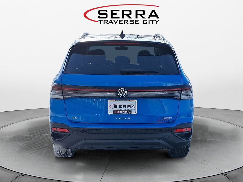 2025 Volkswagen Taos SE photo 4