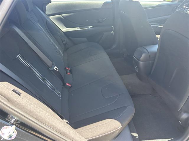 2025 Hyundai Elantra SEL Sport photo 14