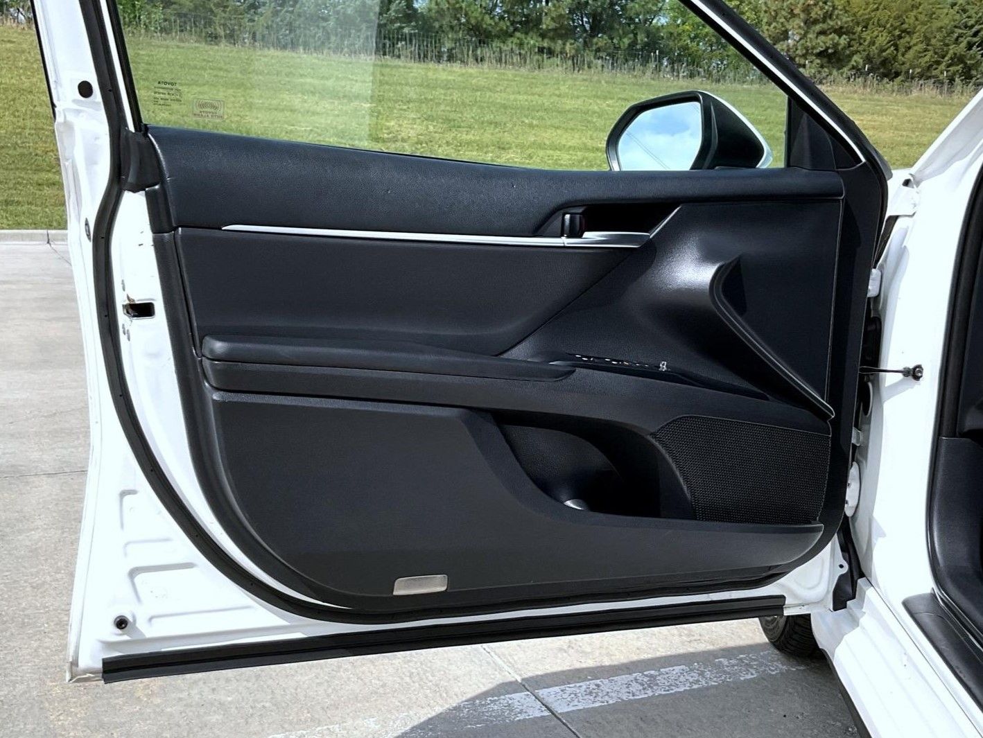 2018 Toyota Camry SE photo 9