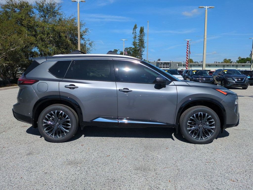 2026 Nissan Rogue Platinum photo 4