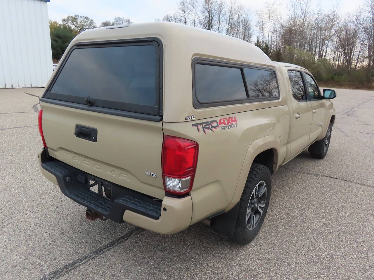 2017 Toyota Tacoma TRD Sport photo 4
