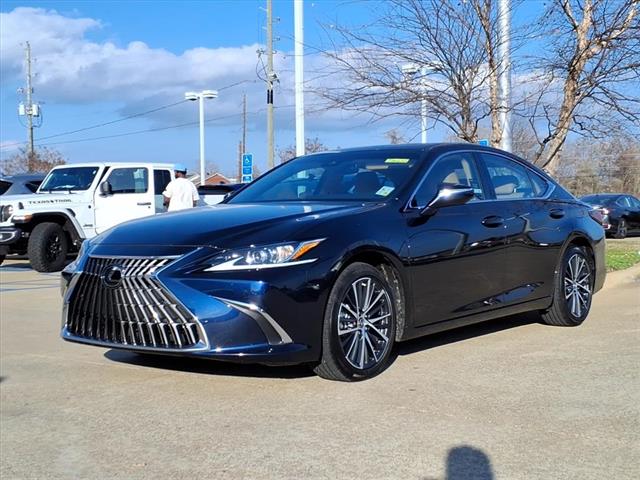 2025 Lexus ES 350's photo