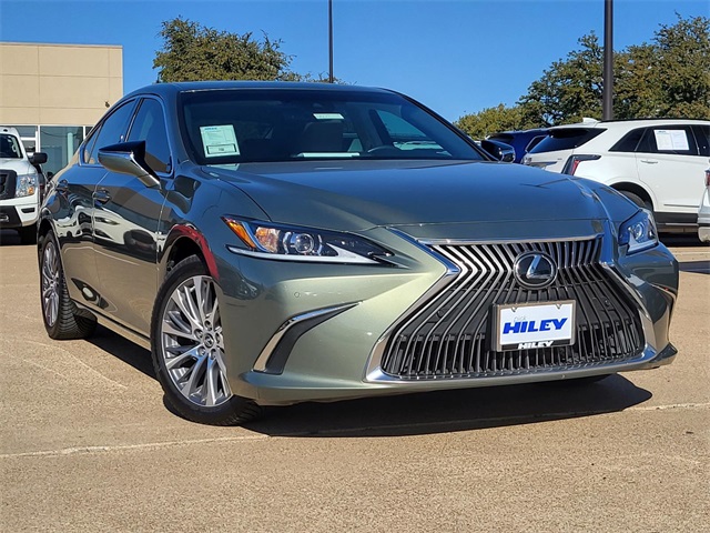 2020 Lexus ES 350's photo
