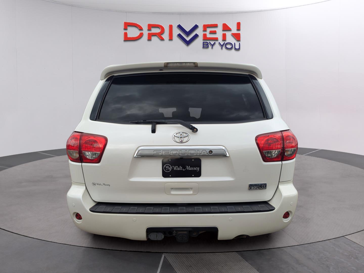 2016 Toyota Sequoia Platinum photo 3