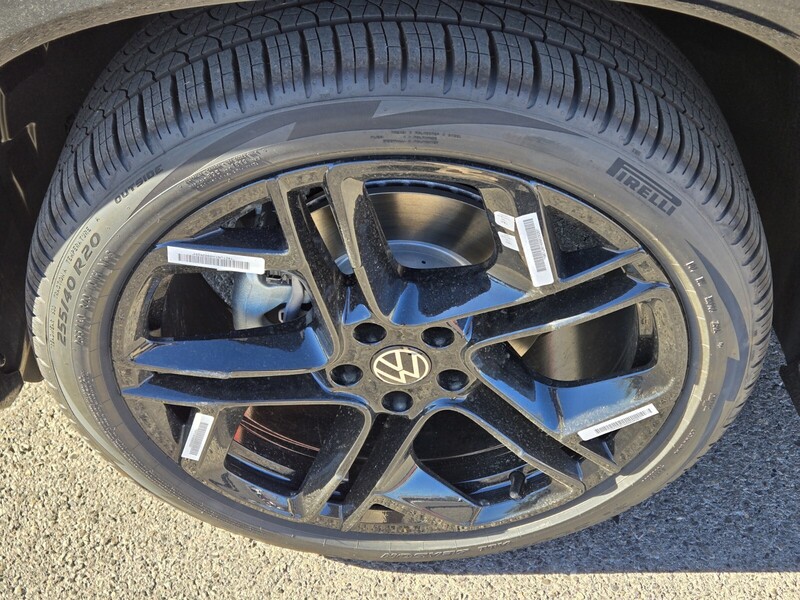 2026 Volkswagen Tiguan SE R-Line Black photo 2