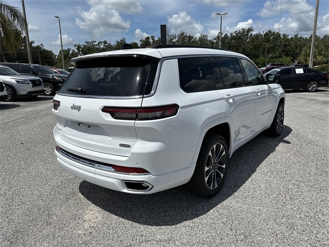 2025 Jeep Grand Cherokee Overland photo 3