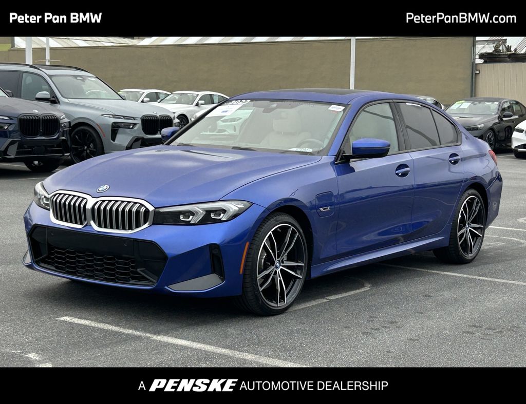 2023 BMW 3 Series 330e's photo