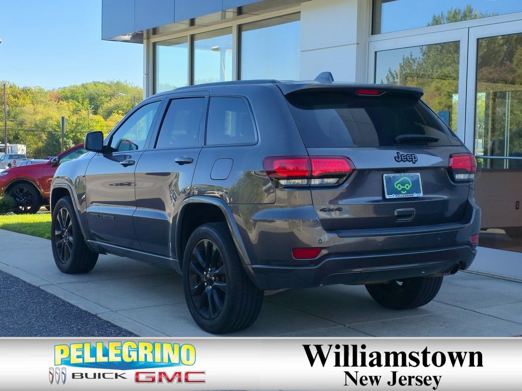 2021 Jeep Grand Cherokee Laredo photo 3