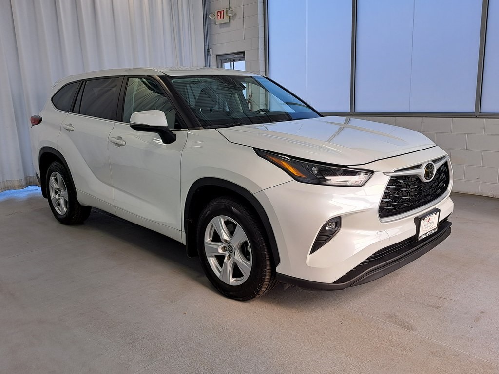 2023 Toyota Highlander LE photo 4
