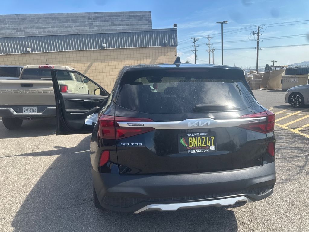 2023 Kia Seltos LX photo 5