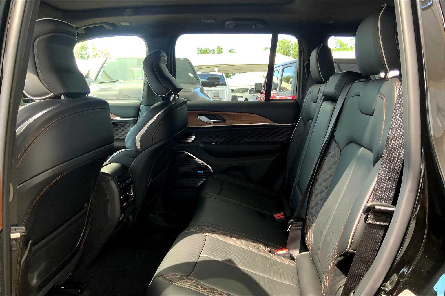 2025 Jeep Grand Cherokee Summit Reserve photo 15