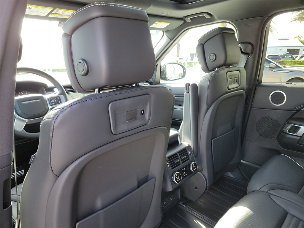 2025 Land Rover Discovery Metropolitan Edition photo 14