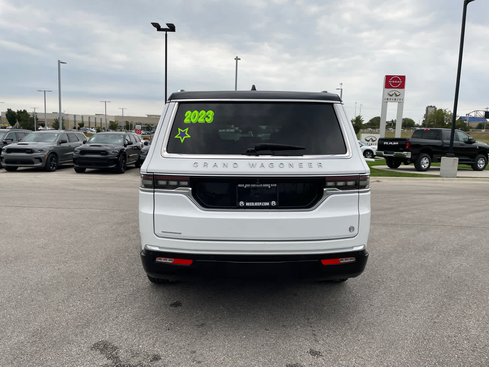 2023 Jeep Grand Wagoneer Base photo 8