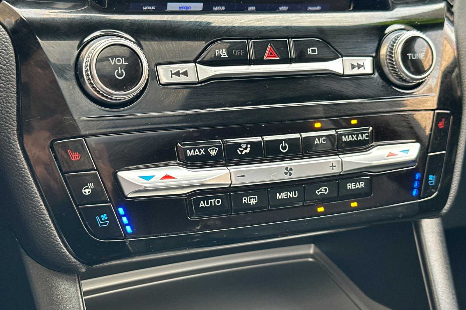 2023 Ford Explorer ST photo 23