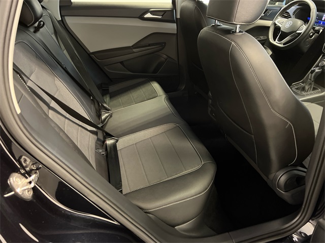 2022 Volkswagen Taos SE photo 12