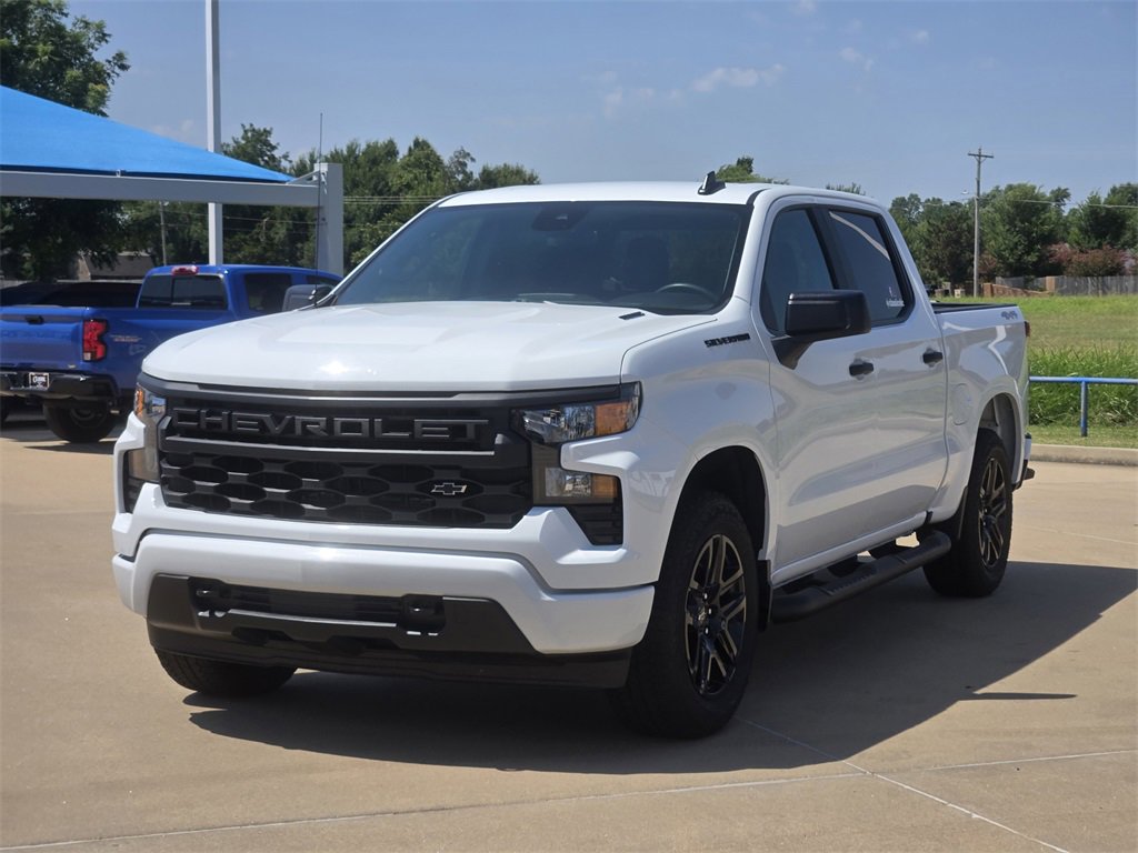 2025 Chevrolet Silverado 1500 Custom photo 2
