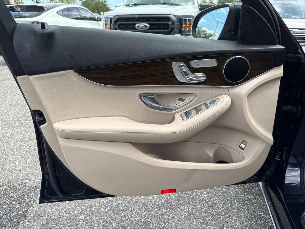 2016 Mercedes Benz C 300 photo 18