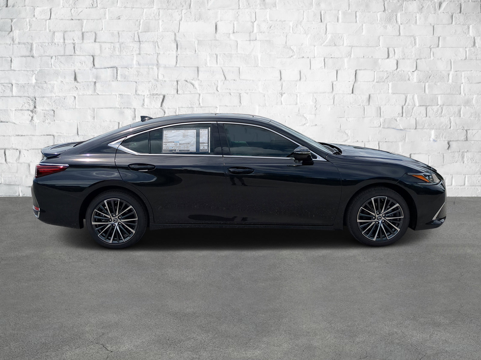 2025 Lexus ES 300h photo 3