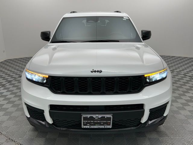 2024 Jeep Grand Cherokee Altitude photo 2