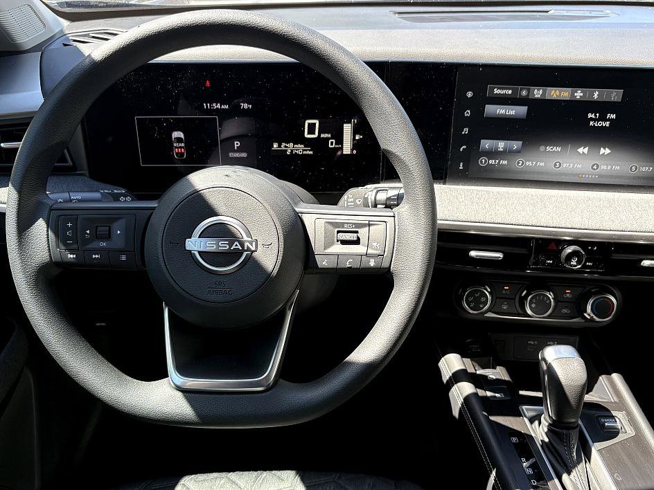 2025 Nissan Kicks SV photo 14