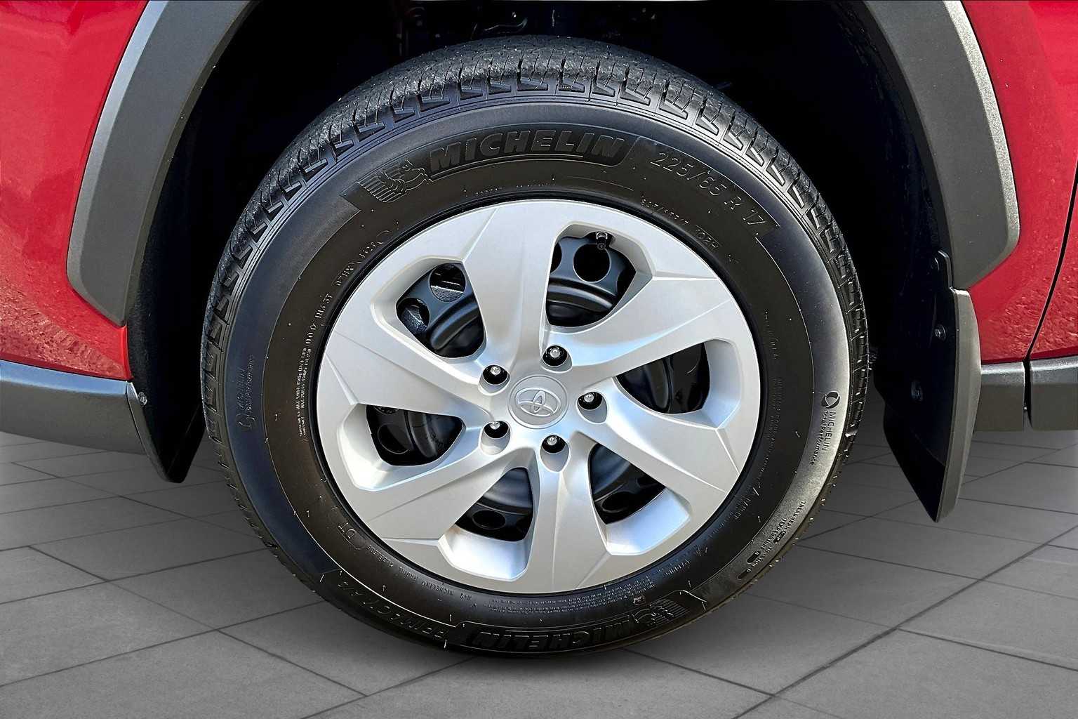 2025 Toyota RAV4 LE photo 9