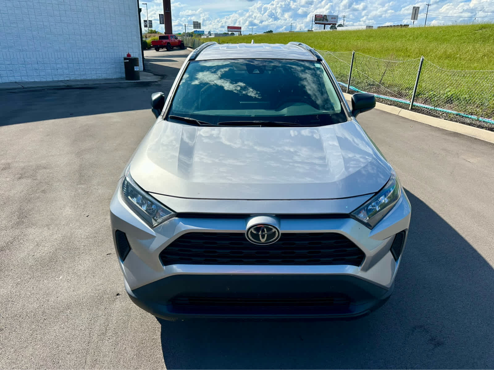 2021 Toyota RAV4 LE photo 2