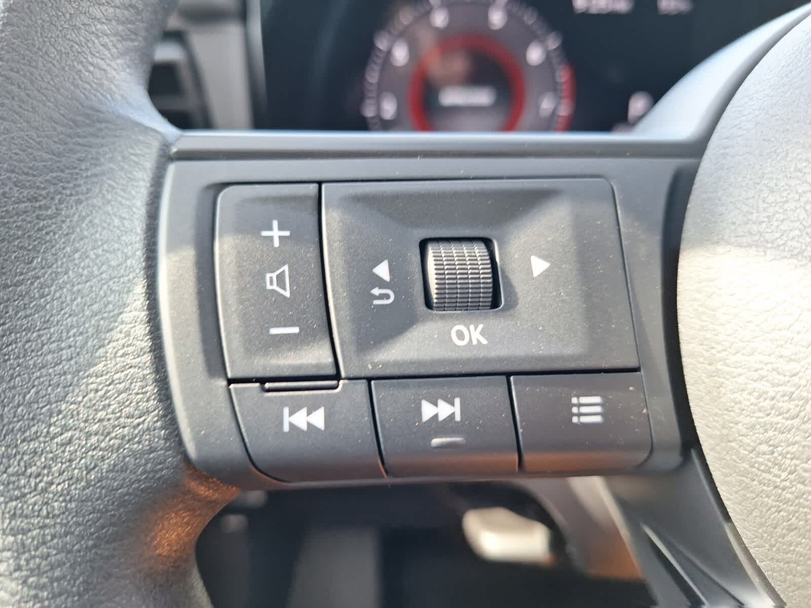2025 Nissan Kicks SV photo 12