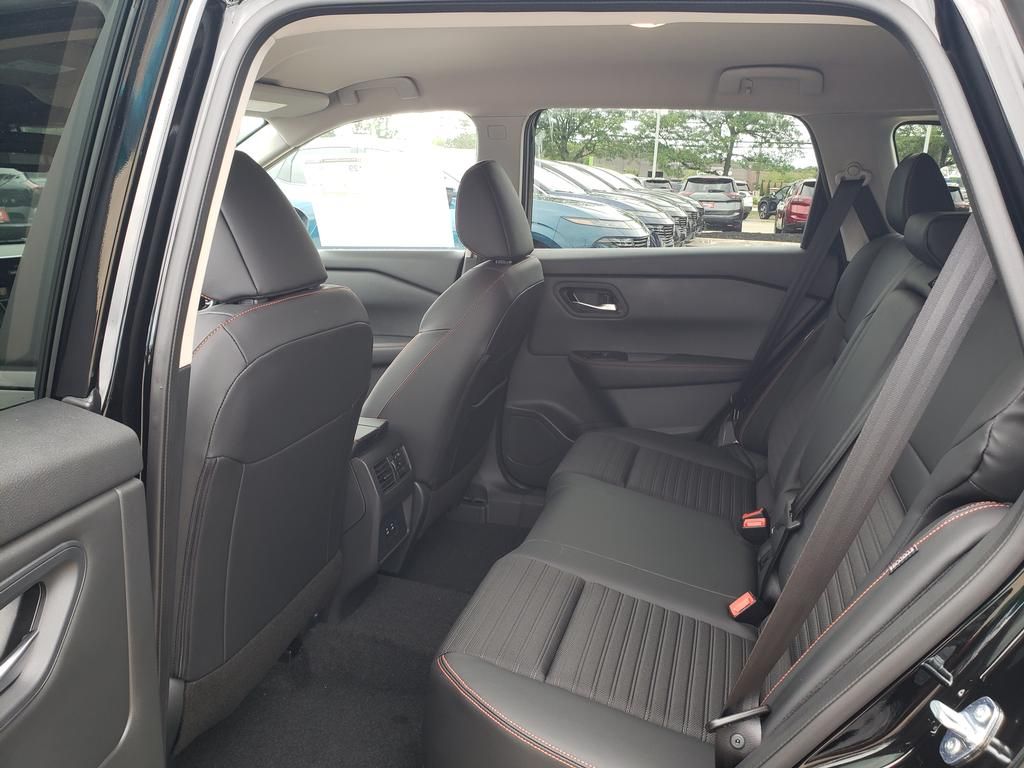 2026 Nissan Rogue SV photo 4