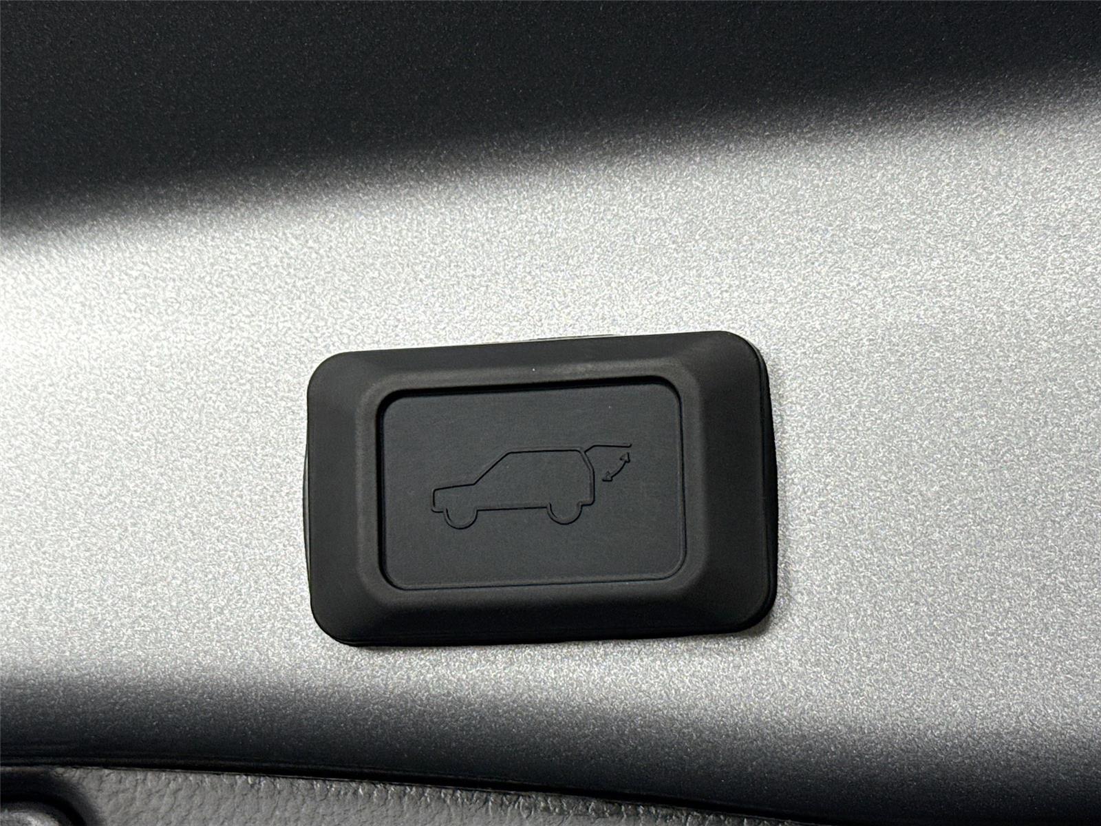 2025 Toyota RAV4 Hybrid XLE Premium photo 40