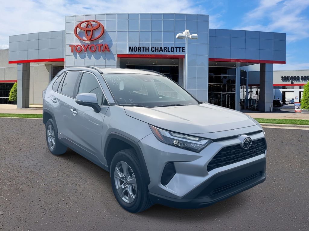 2025 Toyota RAV4 XLE's photo