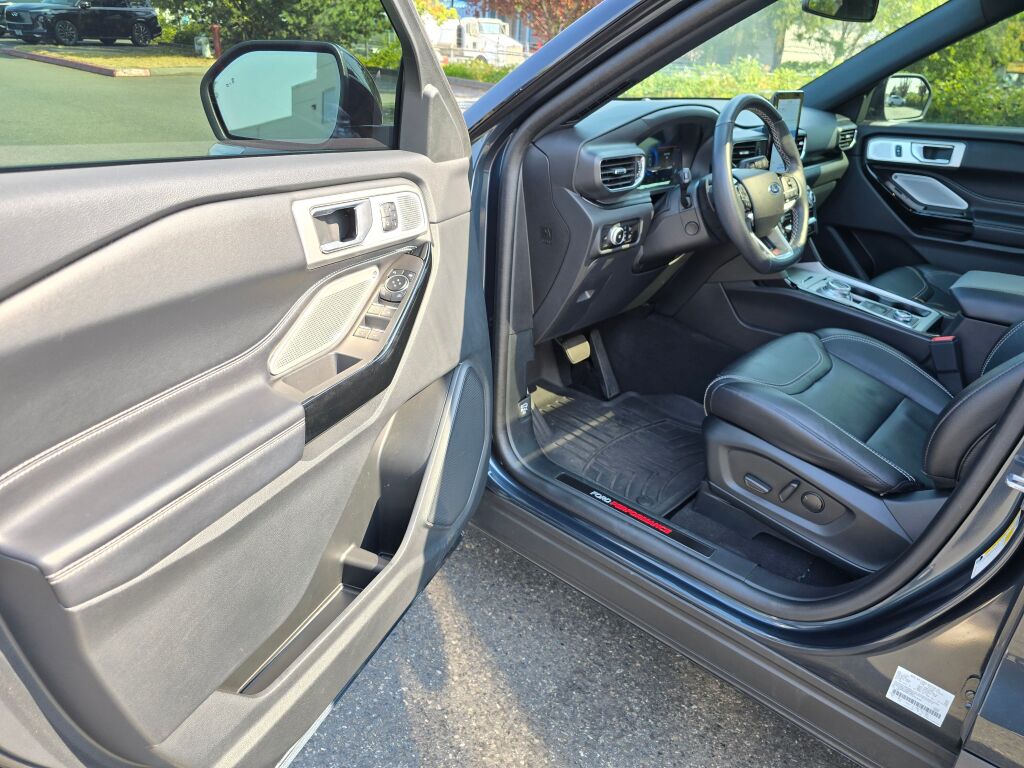 2023 Ford Explorer ST photo 18