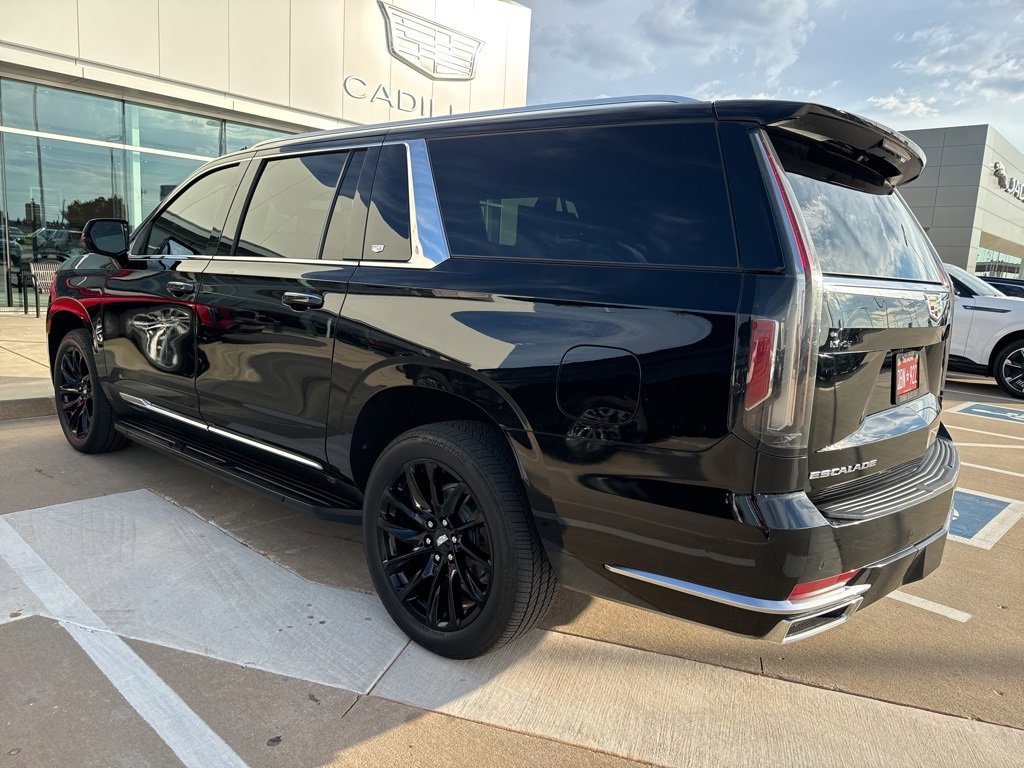 2023 Cadillac Escalade ESV Premium Luxury photo 3