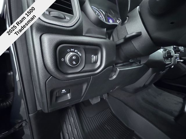 2025 Ram 1500 Tradesman photo 34